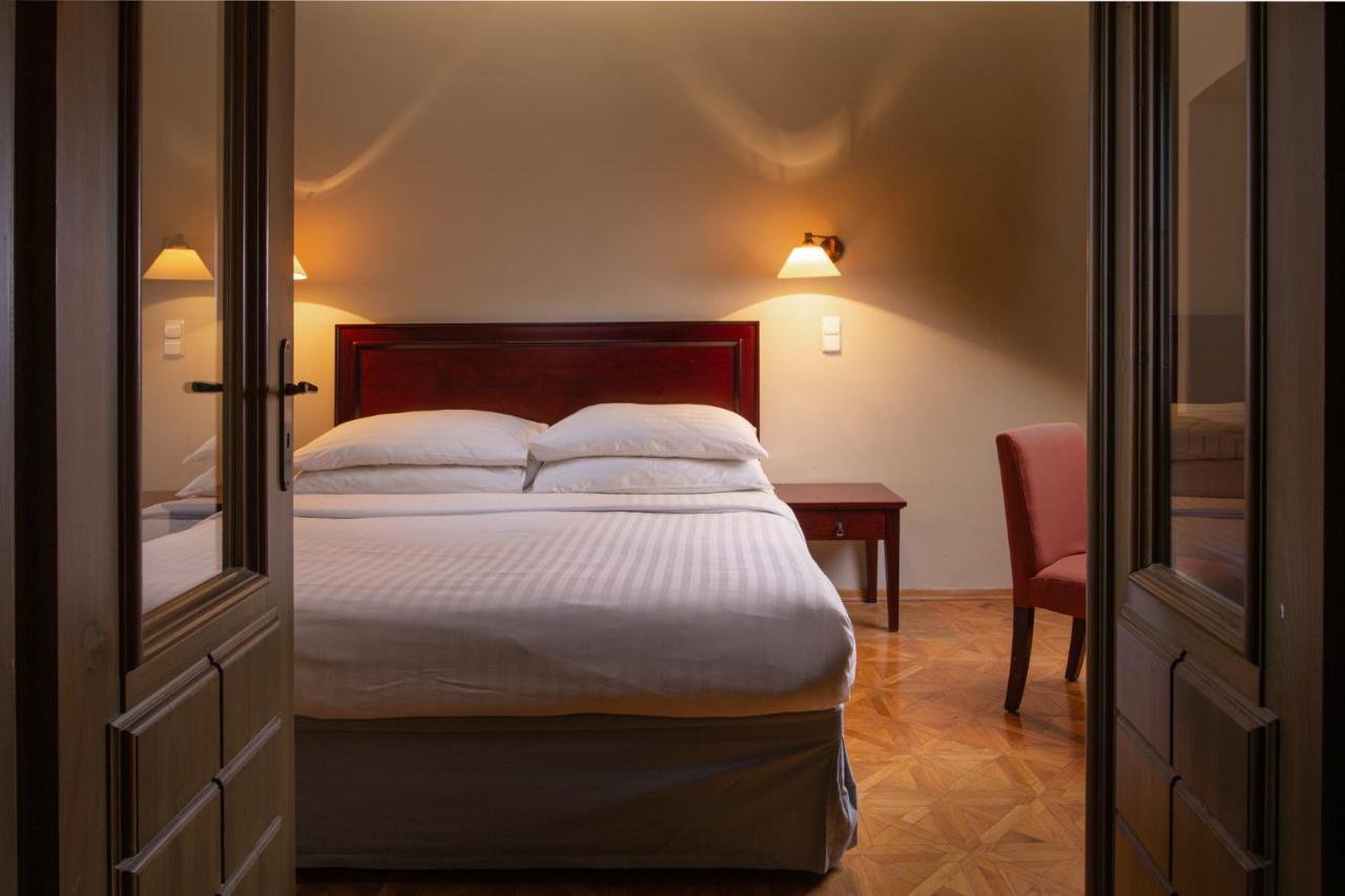 Charles Bridge Rooms & Suites By Sivek Hotels Praha Bagian luar foto